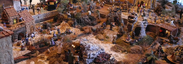 Krippenlandschaft aufgebaut im Wohnzimmer