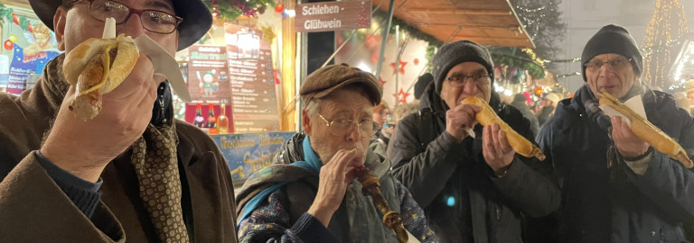 Männerkreis auf dem Passauer Christkindlmarkt