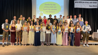 Gruppenfot der Absolvent:innen