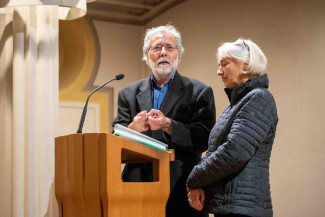 Das Ehepaar Bals am Pult der Stadtpfarrkirche bei der Kanzelrede