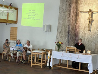Brasilianische Musikgruppe und Prädikantin