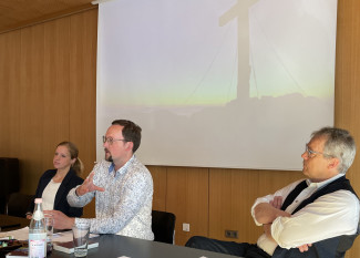 Dekanatskonferenz unter der Leitung von Dekan Wilde und den beiden Referent:innen
