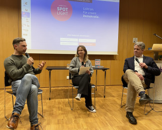 Diskussion im Evangelischen Zentrum