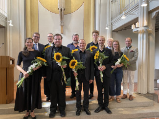 Gruppenfoto von den Solisten, den Musikern und den Verantwortlichen des Festgottesdienstes.