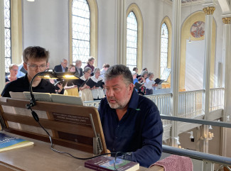 Ralf Albert Franz an der Orgel.
