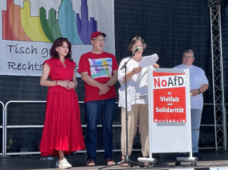 Gemeinsames Gebet am Schluss der Kundgebung. Silvia Gross, Dekan Jochen, Wilde, Sonja Sibbor-Heißmann und Michael Wagner.