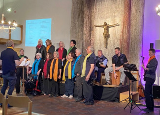 Der Gospelchor in der evangelischen Kirche Eggenfelden