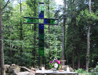 Gipfelkreuz mit Altar
