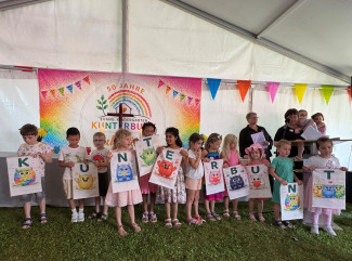 Kindergartenkinder beim Gottesdienst