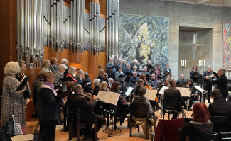Orchester, Chor und Solisten im Kantantengottesdienst