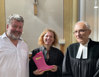 Pfarrerin Ludmila Míchalová Mikšíková zwischen Ralf Aöbert Franz und Dieter Martin