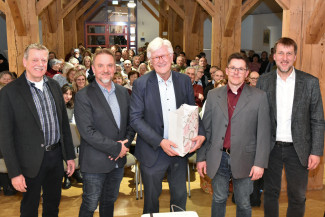 Gruppenbild mit Altbiaschof Strom, Bürgermeister Beißmann und den Autoren.