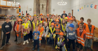 Viel Kinder in der evangelischen Kirche Eggenfelden
