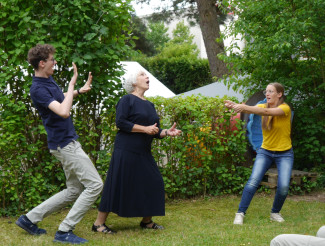 Improvisiertes Spiel beim Gemeindefest im Kirchengarten