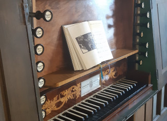 Spielschrank St. Laurentiuskirche Steinkirchen