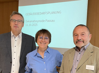 Dekan Jochen Wilde, Claudia Pöppel und Dr. Matthias Haun im Evangelischen Zentrum