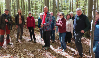 Gruppenbild von der meditativen Wanderung im Wald