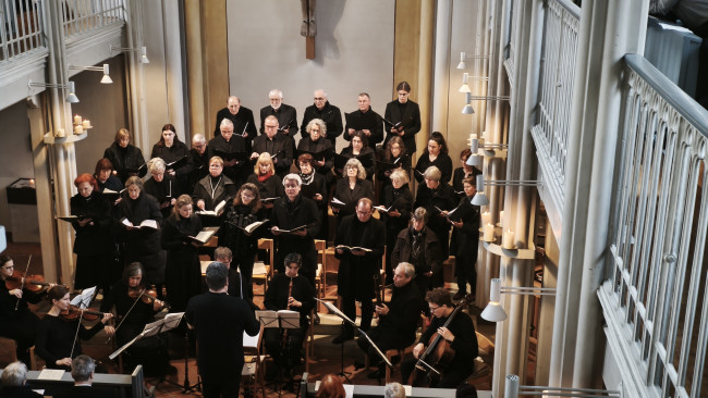 Kammerchor St. Matthäus im Altarraum 